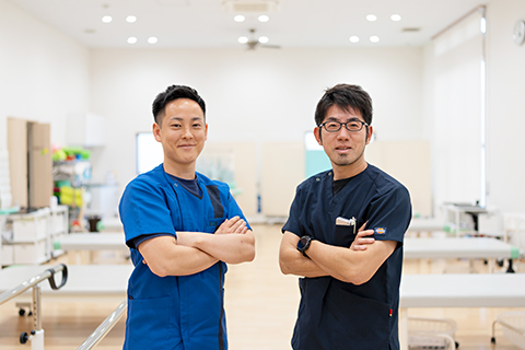 やちよ総合診療クリニック院長とスタッフのツーショット